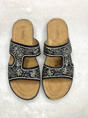 Ambu Black Embroidered Comfort Slide Sandals Sz 9 Boho